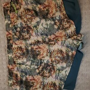 SHEFIT 2 IN 1 RUNNING SHORTS: GREEN/PINK PRINTED: SIZE 2 LUXE